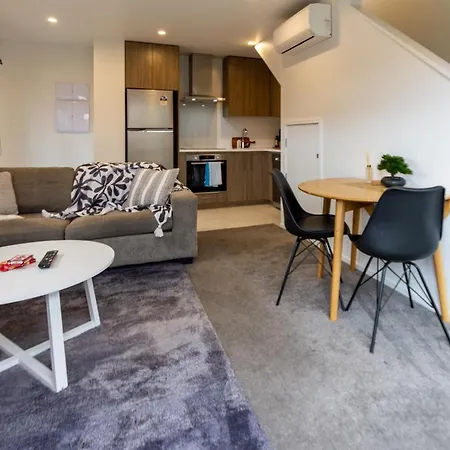 1 Bedroom Central City Escape